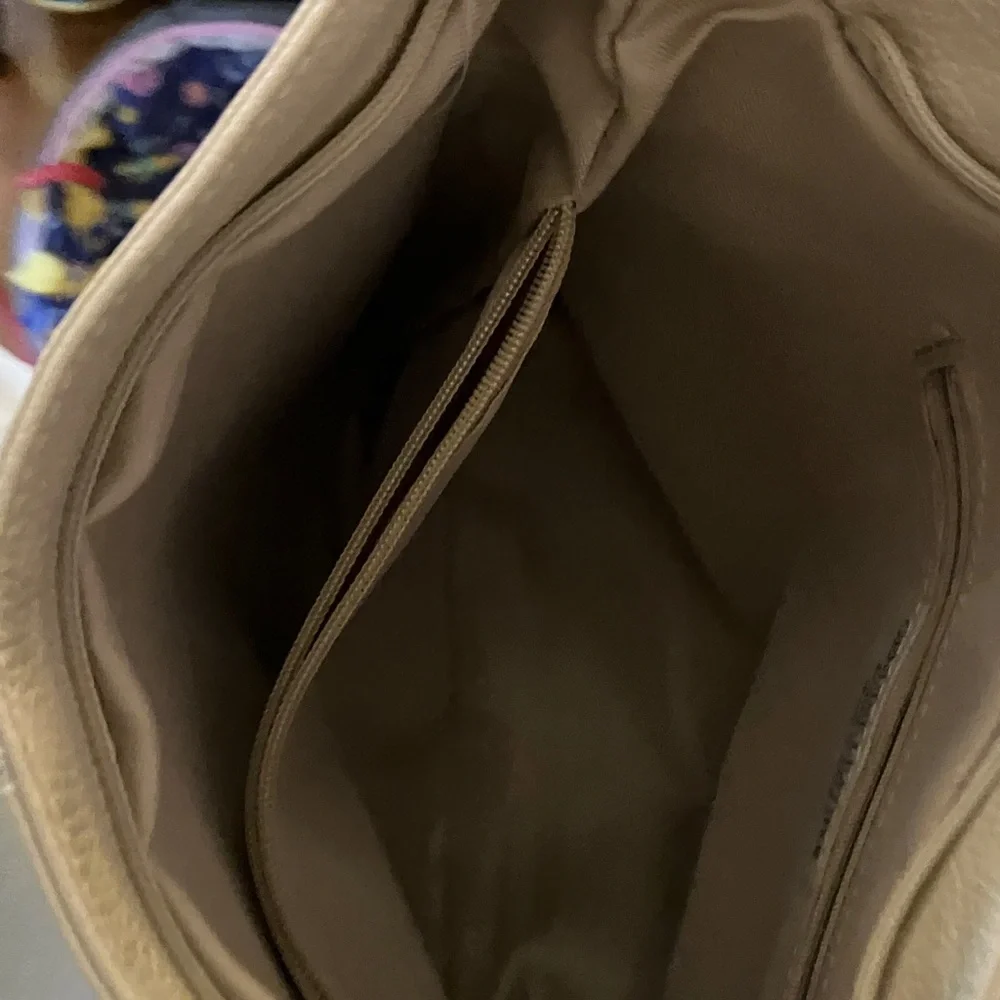 Elegant Italian Leather Cream Shoulder Bag from Florence Italy - Picture 3 of 5